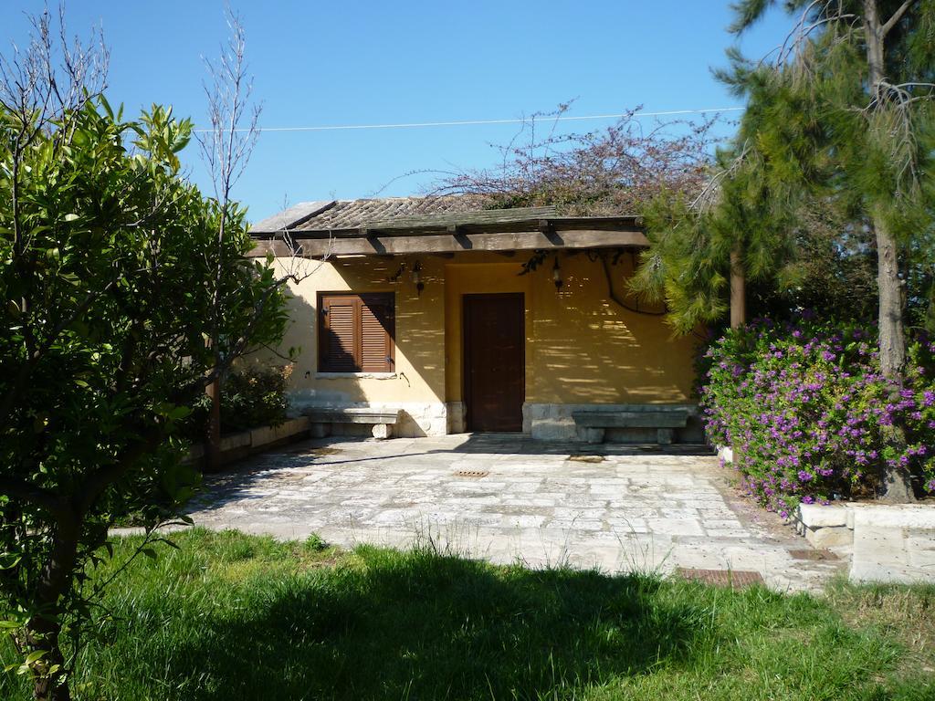 Villa Carcano Trani Zimmer foto